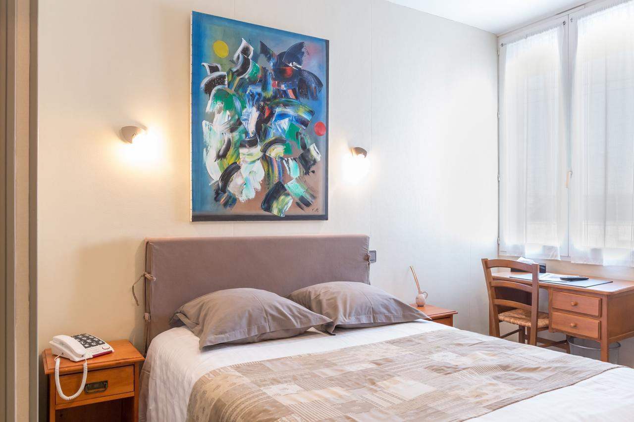 Hotel De La Gare Туар Екстериор снимка