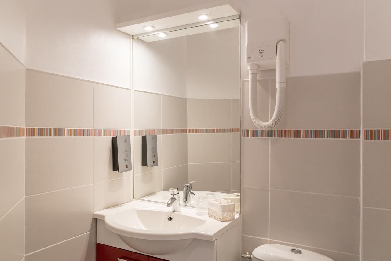 Hotel De La Gare Туар Екстериор снимка