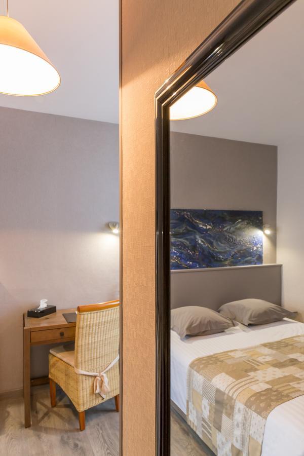 Hotel De La Gare Туар Екстериор снимка